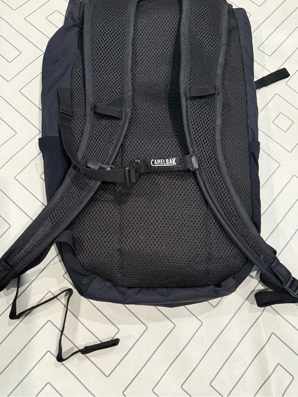 New CamelBak Black Arete 18L Hiking Hydration Backpack